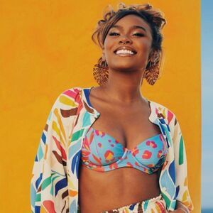 NWOT TABITHA BROWN x TARGET Tropical Underwire Swim Bikini Top size M